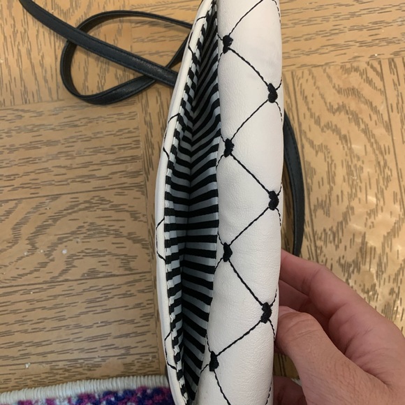 Betsey Johnson Wallet Crossbody - Picture 7 of 7